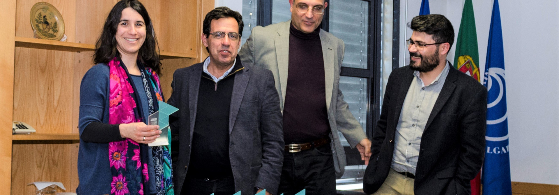 Ana Grenha receives her Tech2Market honorable mention (photo credits: UAlg Communication Department)