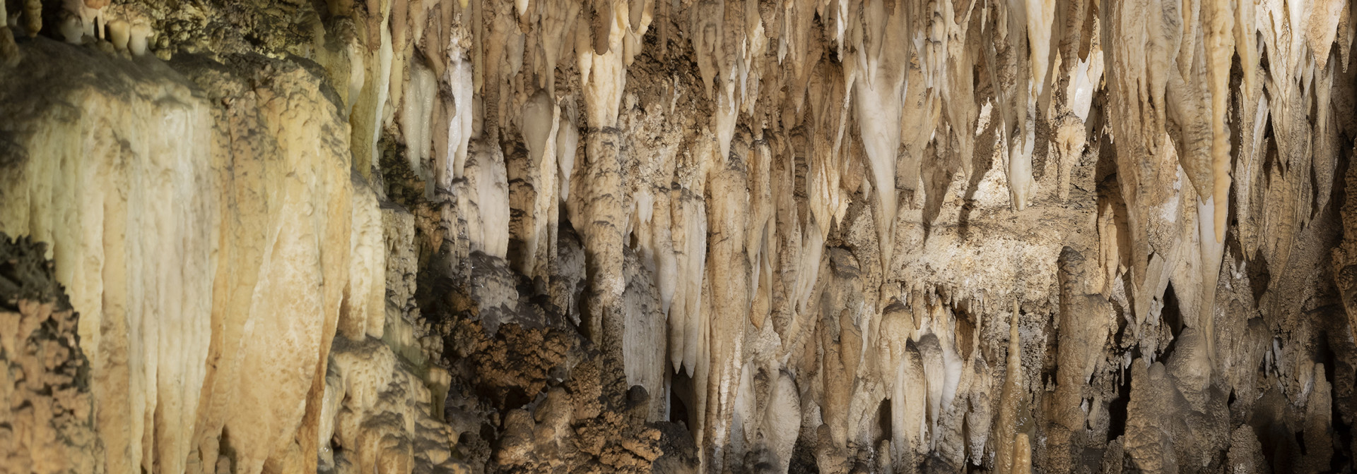 Gruta de Corchia em Itália, onde foram recolhidos os dados