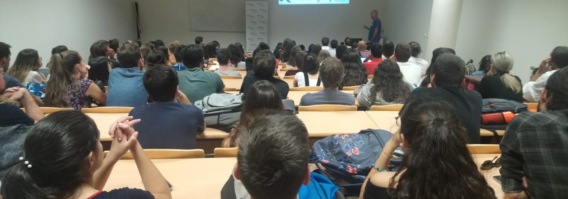 Generic representation of Full room at the first seminar 2019-2020!