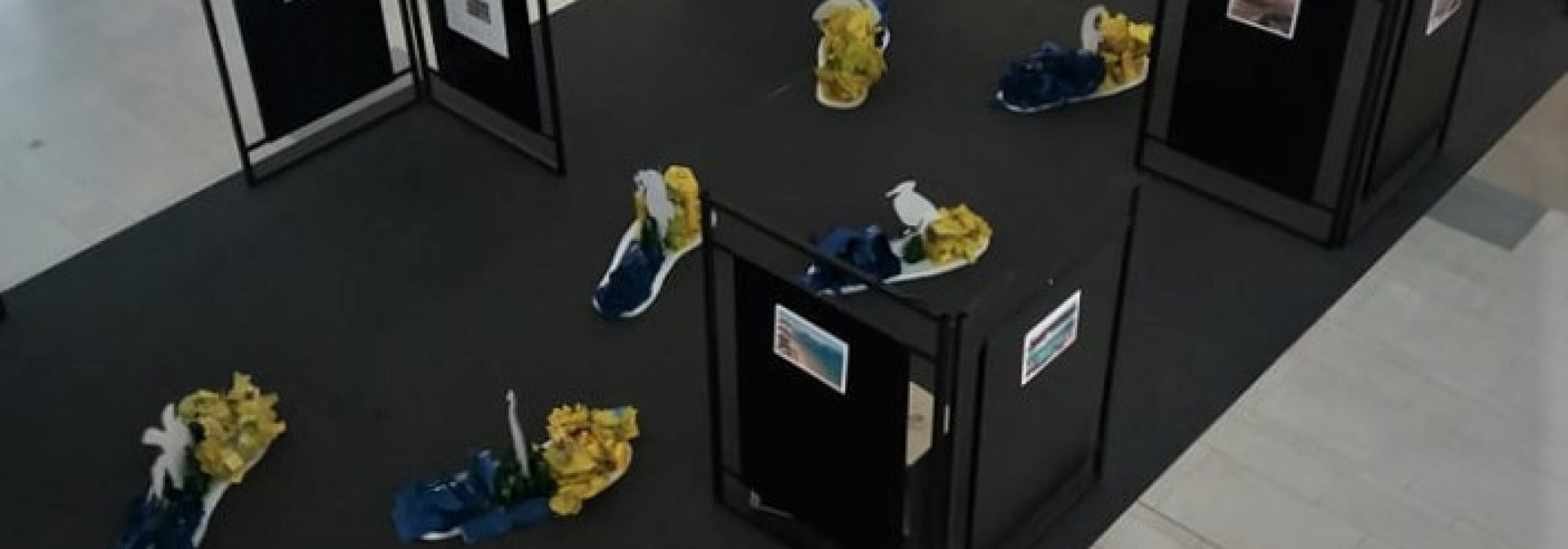 Generic representation of Exhibitions " Plastic in sight" and "8 Families, 8 Footprints" in MAR Shopping Algarve!