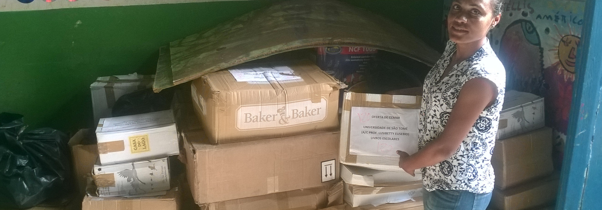 Generic representation of CCMAR oferece livros e materiais a instituições de São Tomé e Príncipe