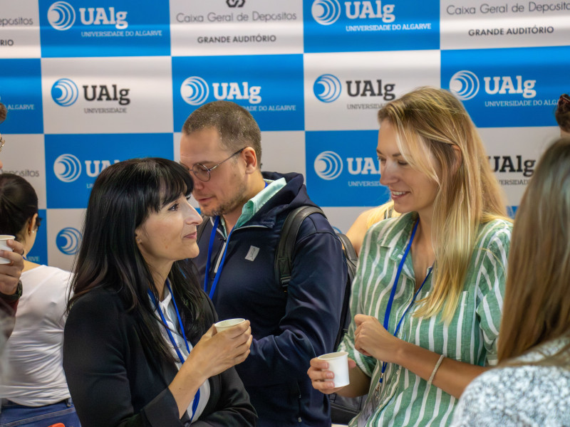 Teresa Correia (QBI CCMAR, EMBRC PT) and Kamila Tollik (WP9 Leader, EMBRC) during coffee break and poster session