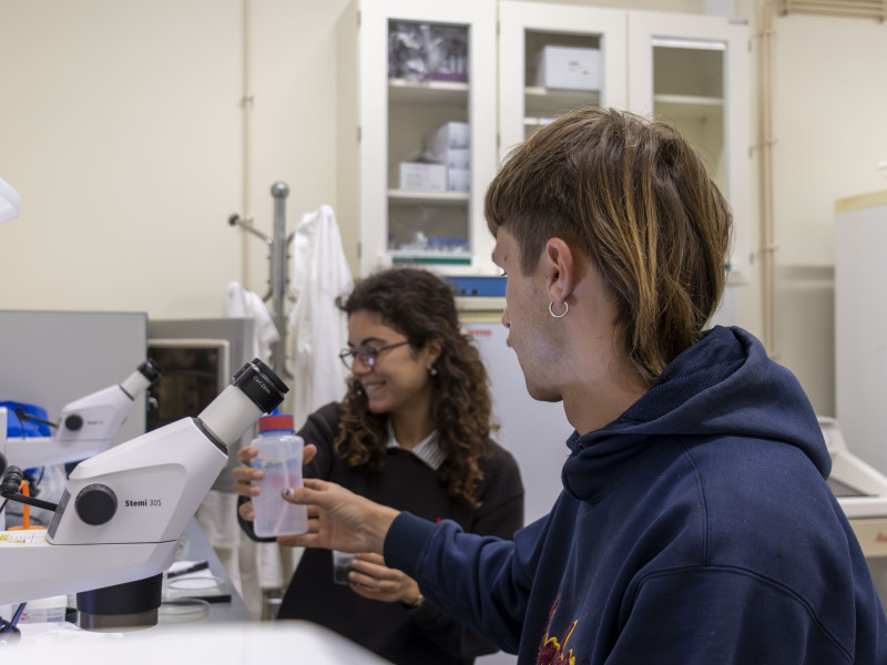 Manuela Cristaldi and Leonardo Fusaro, who worked within the RestoreSeagrass project under the supervision of João Neiva and Duarte Frade