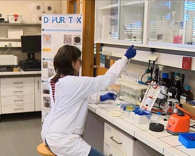 Working in the laboratory - sample handling